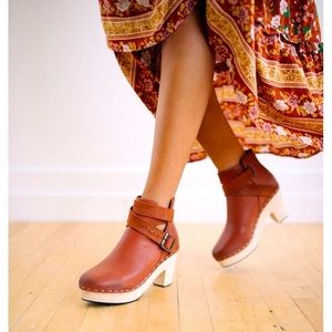 Like New! Free People Bungalo Clog Boots - Size 8.5/39